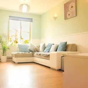 Homestay Welcome Twin Bedroom Near Heathrow Airport, London, Yiewsley