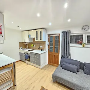Apartment Apartment, Tv, Wifi Kitchen Parking, Wembley Elizabeth Line, Northolt (Greater London)
