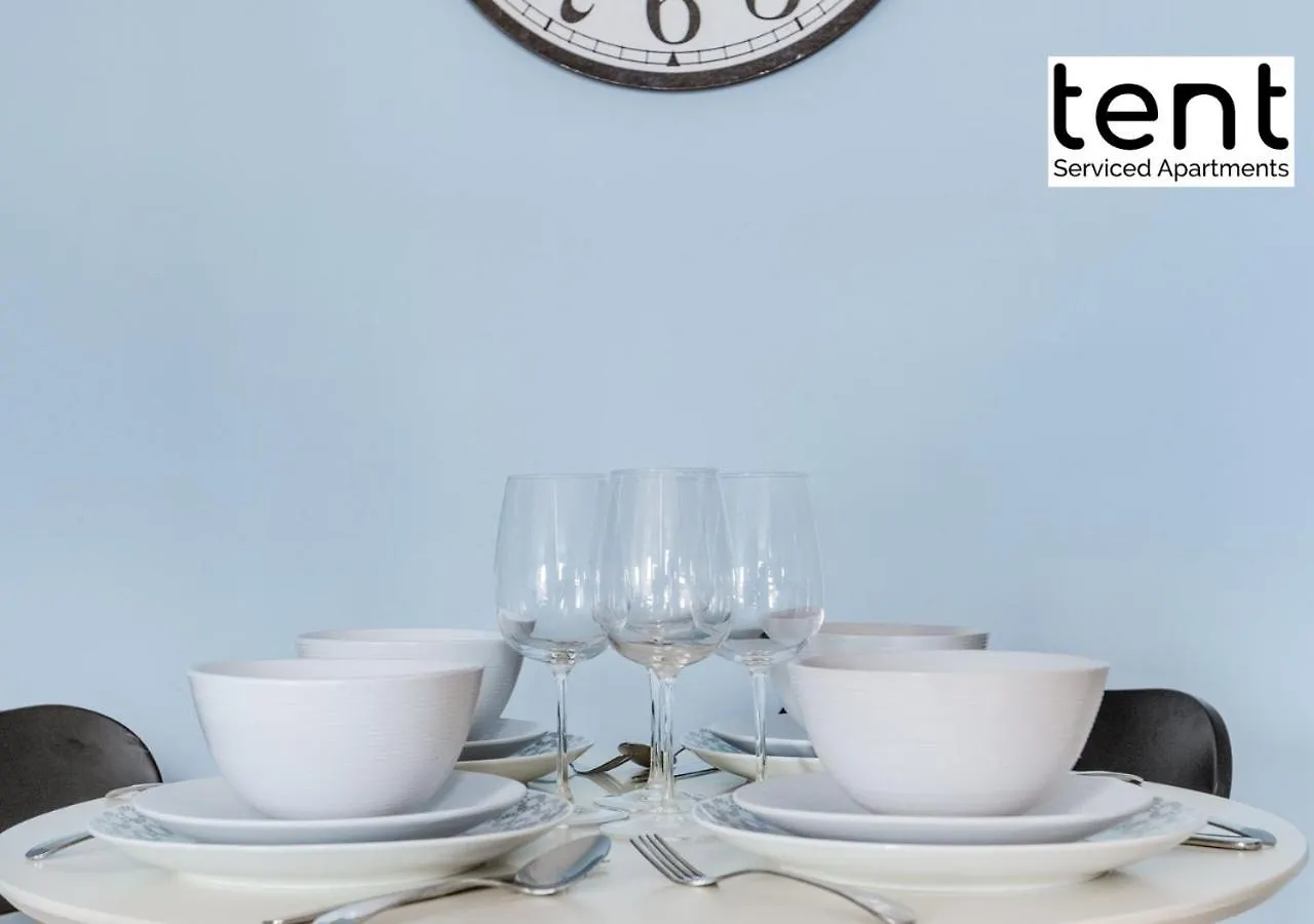 Bright, Stylish Two Bedroom Apt In Town Centre With Free Parking At Tent Serviced Apartments Chertsey