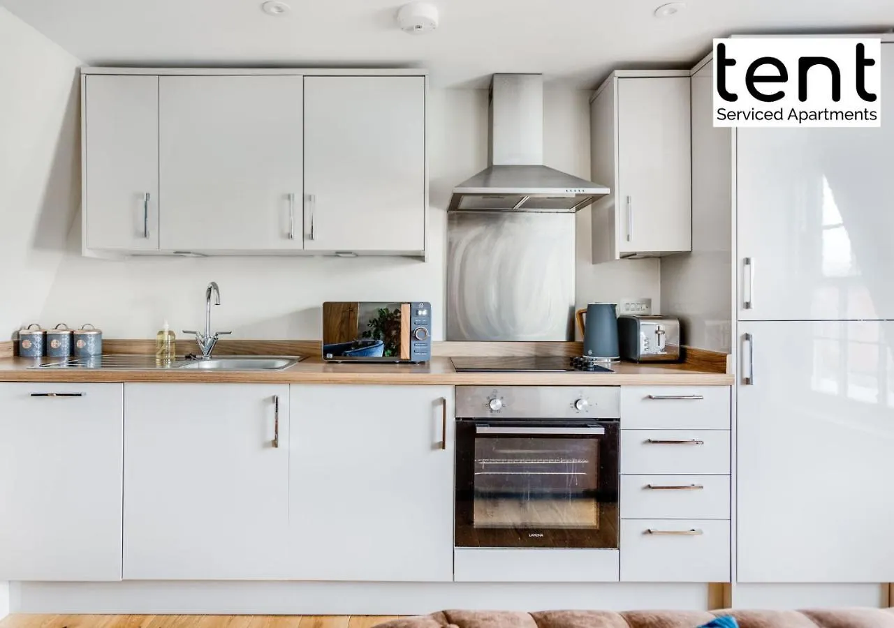 Bright, Stylish Two Bedroom Apt In Town Centre With Free Parking At Tent Serviced Apartments Chertsey 0*,  Storbritannien