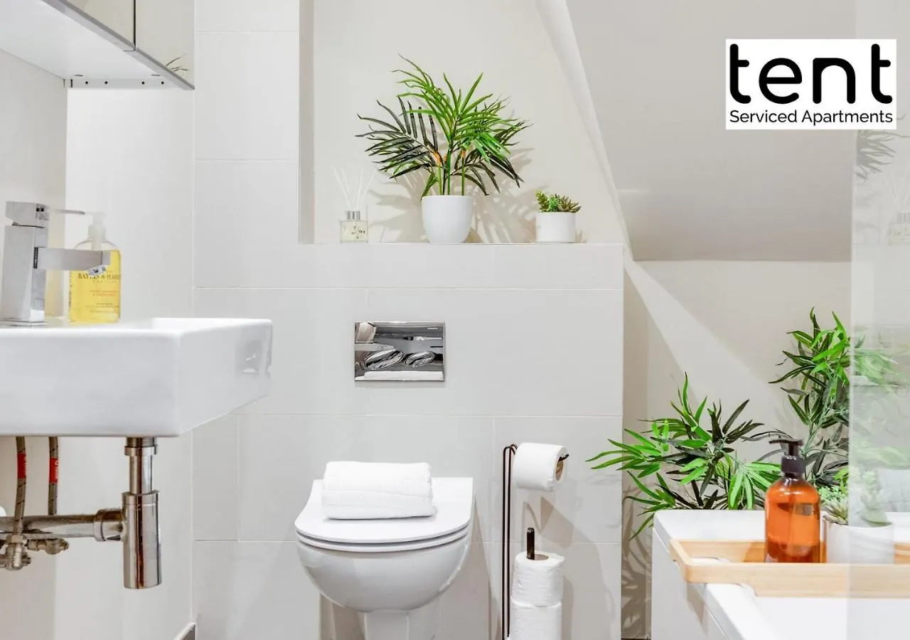 Bright, Stylish Two Bedroom Apt In Town Centre With Free Parking At Tent Serviced Apartments Chertsey Storbritannien