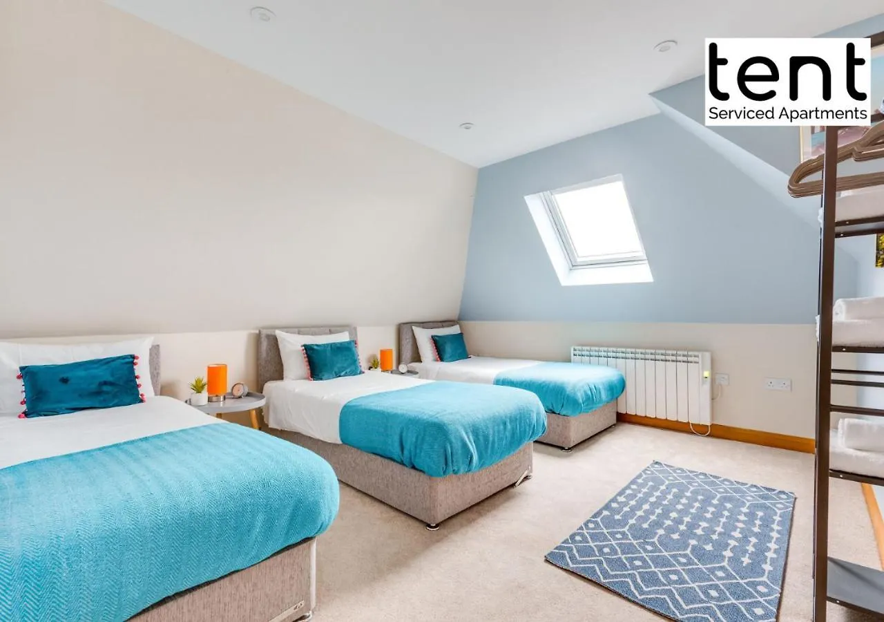 Tent Serviced Apartments Chertsey: Bright Two-Bedroom with Free Parking